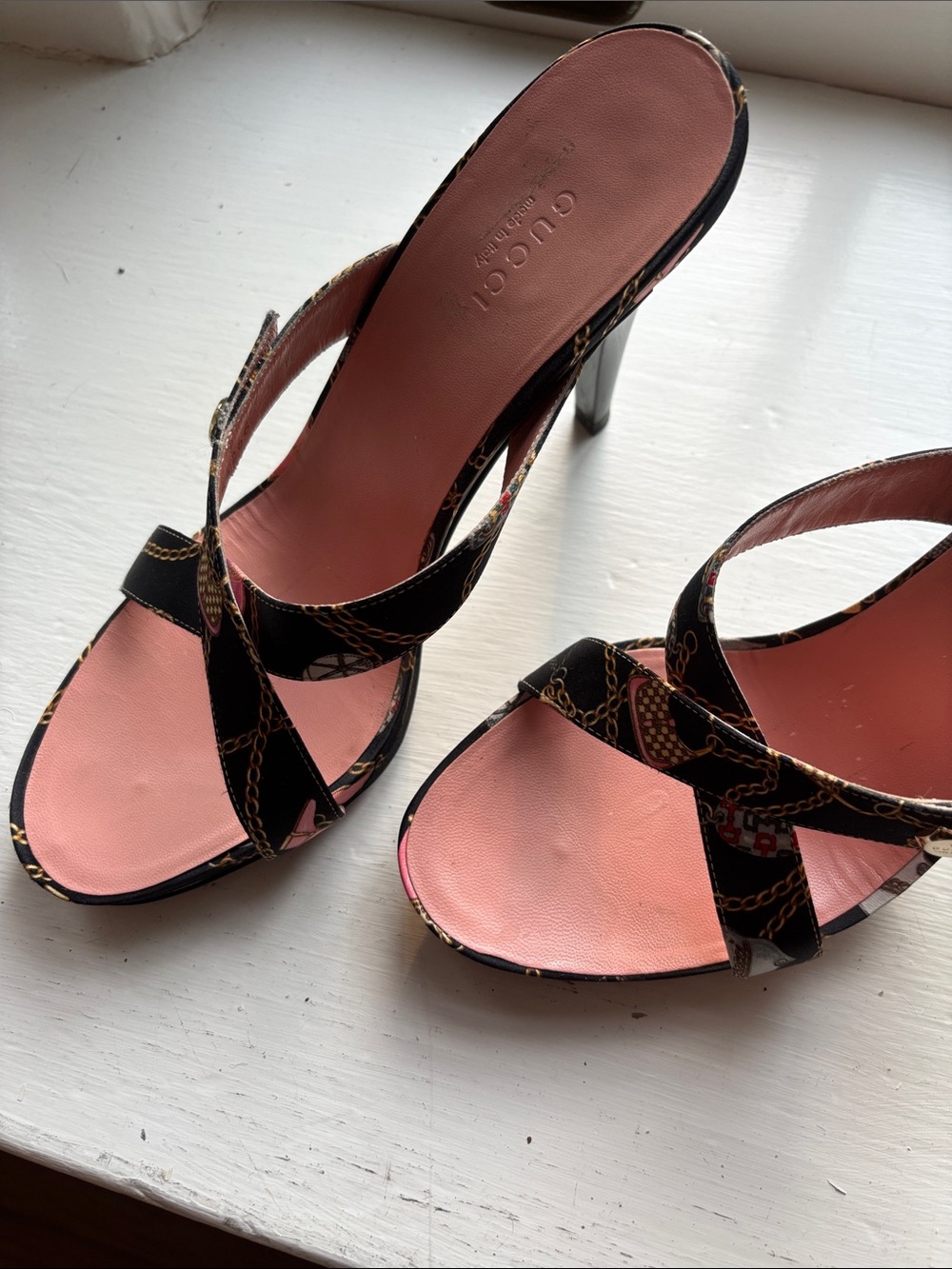 Gucci Black Logo Print Open-Toe High Heel Mules with Pink Insole - Picture 3 of 5